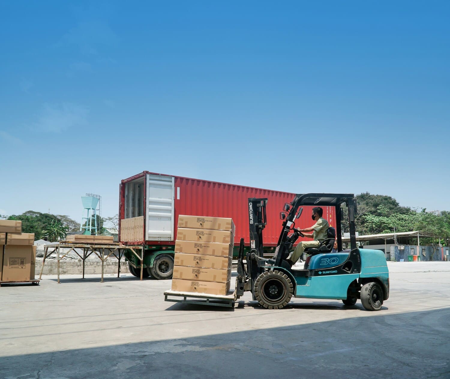 container arriving at the warehouse